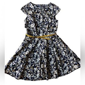 SUZY SHIER Floral Fit and Flare Cotton Dress with Belt Sz Sm
